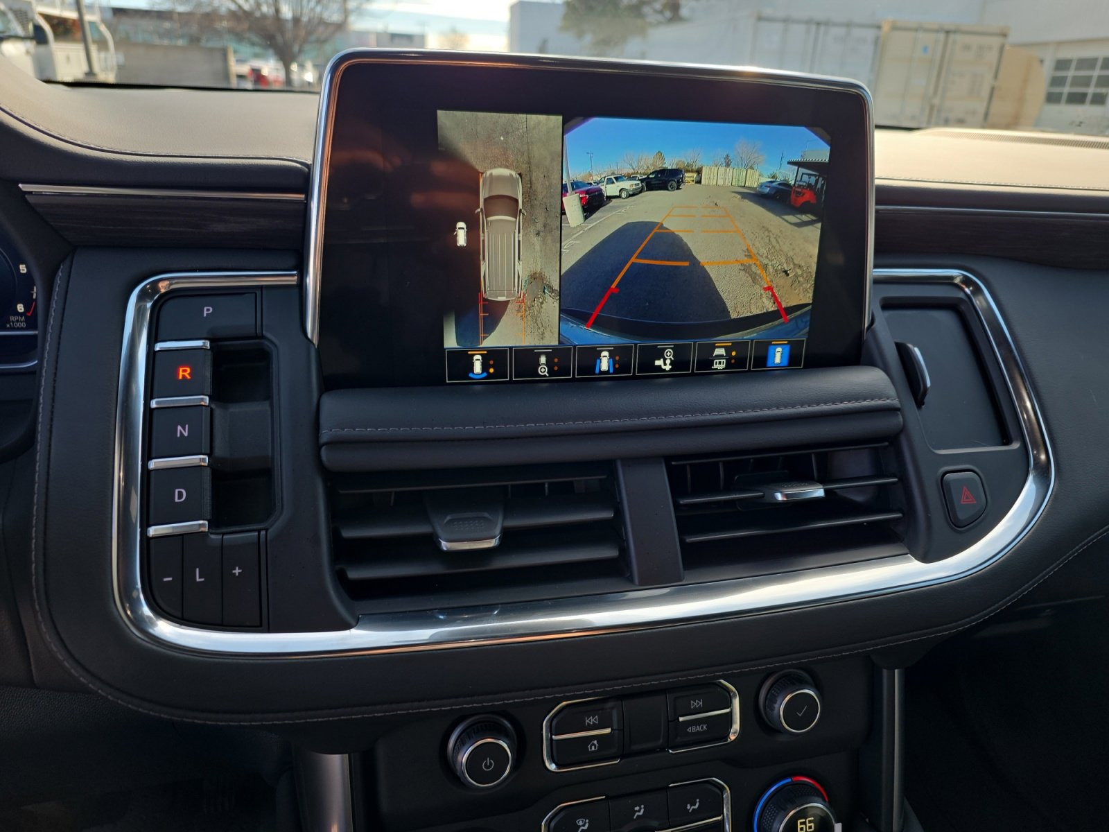 Used 2024 Chevrolet Tahoe Z71 w/ Luxury Package image 19