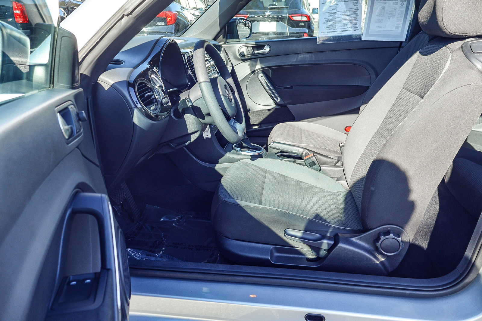 Used 2013 Volkswagen Beetle 2.5 image 2