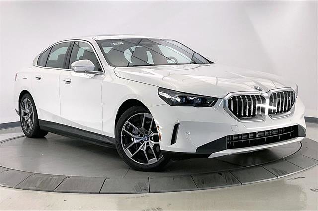 New 2025 BMW i5 xDrive40 w/ Premium Package image 1