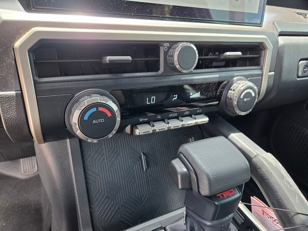 Used 2025 Toyota Tacoma TRD Off-Road AWD/4WD image 28