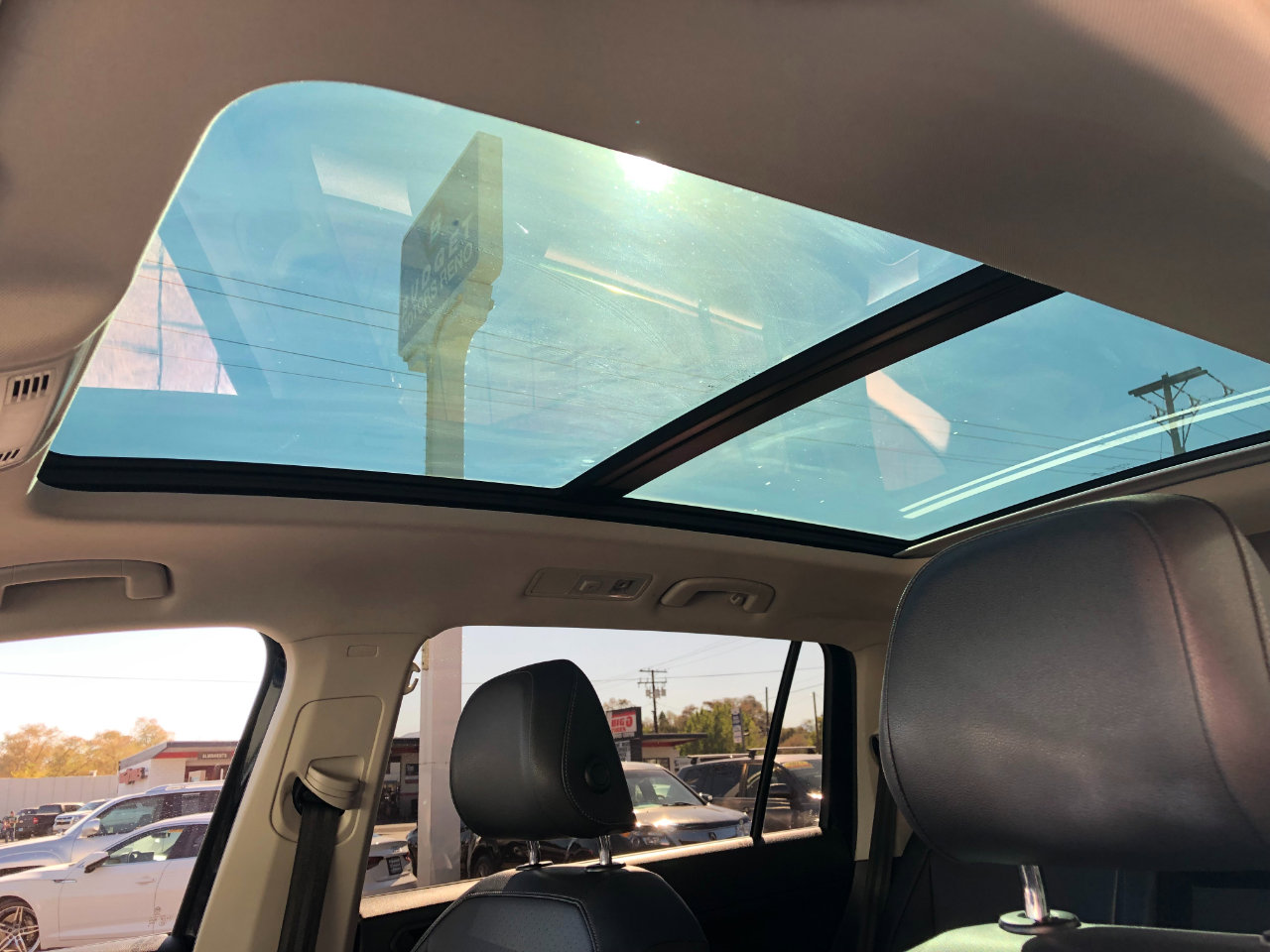 Used 2019 Volkswagen Tiguan SE w/ Panoramic Sunroof Package image 14