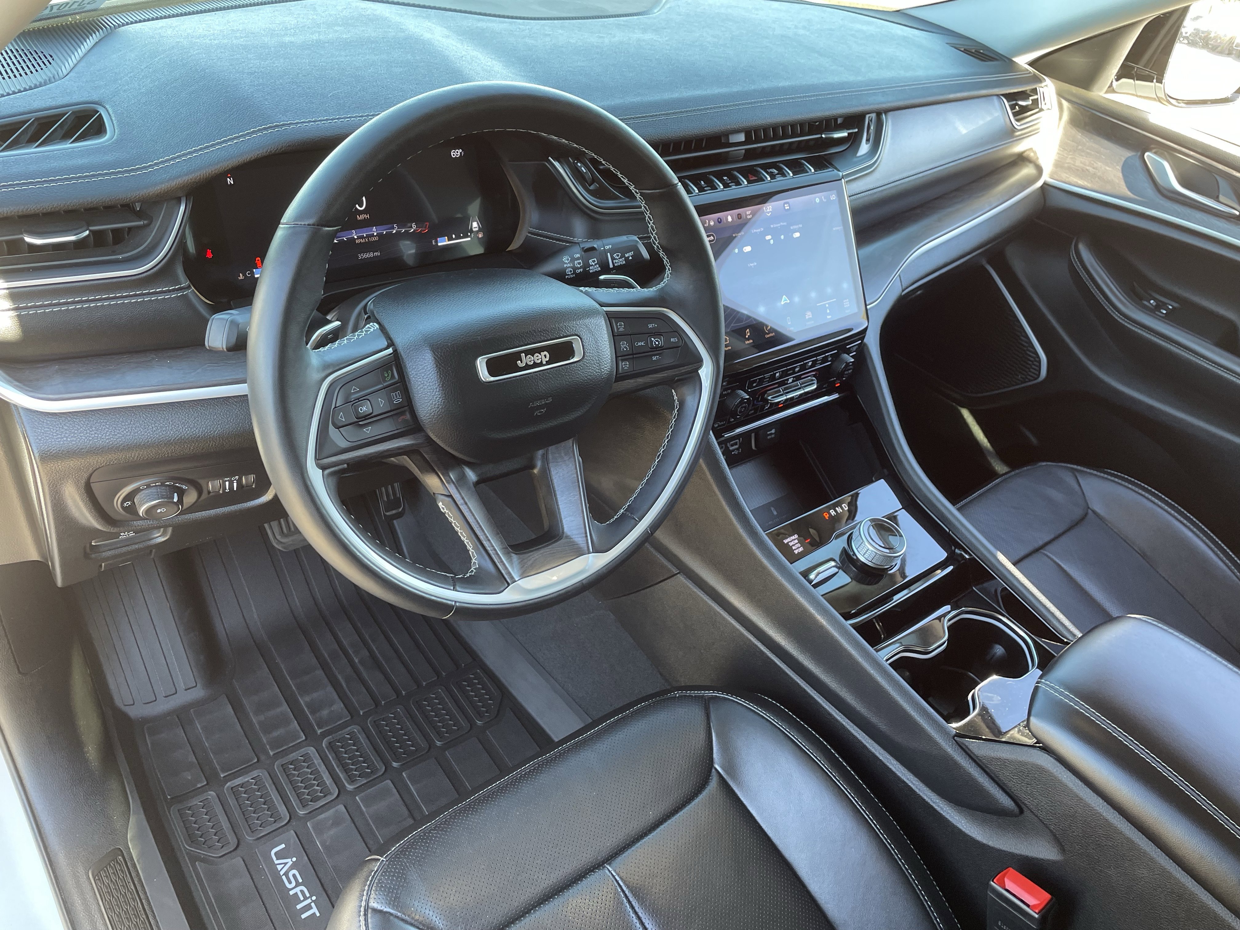 Certified 2022 Jeep Grand Cherokee L Limited w/ Luxury Tech Group II image 18