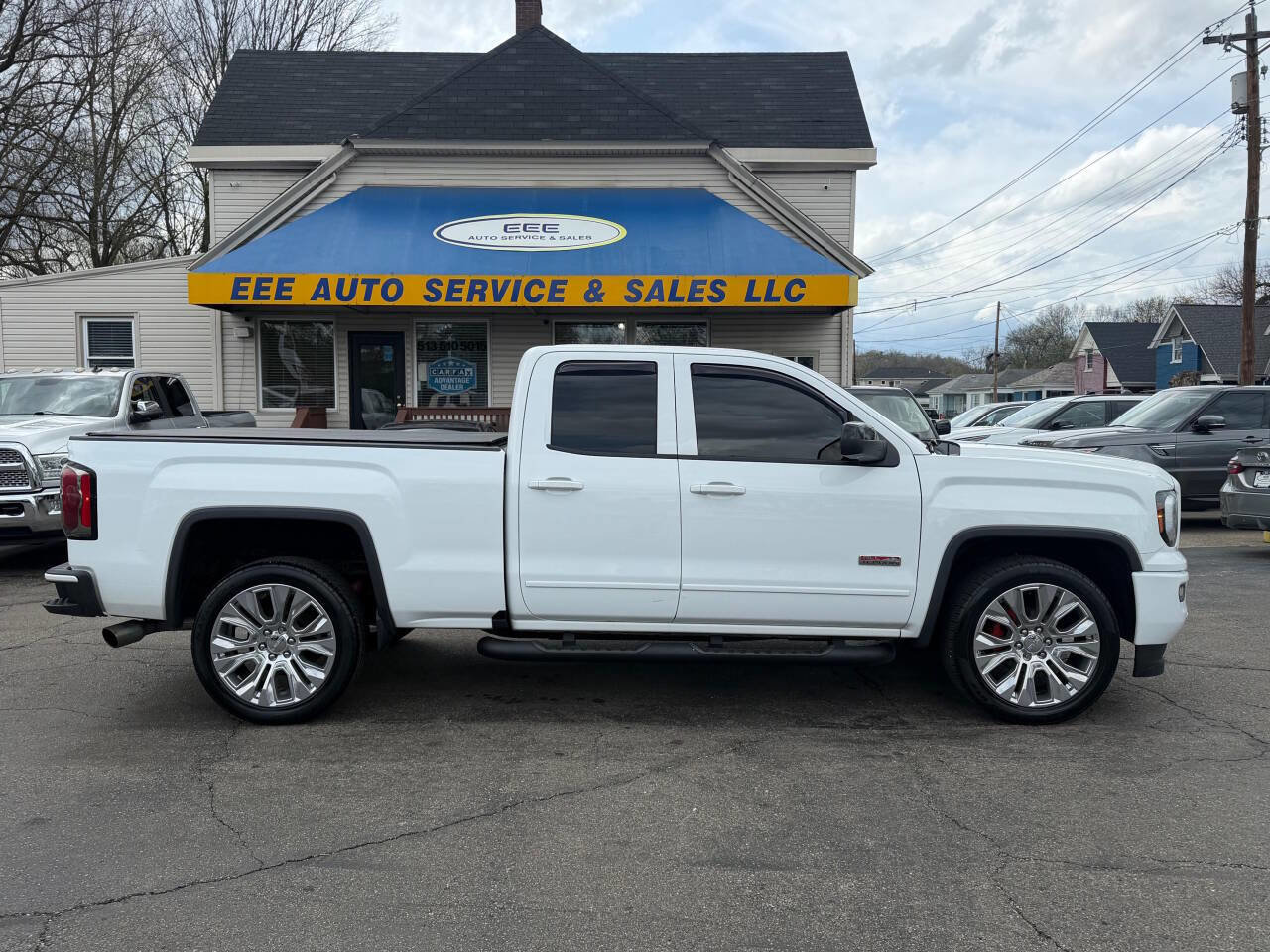 Used 2017 GMC Sierra 1500 SLT AWD/4WD image 1
