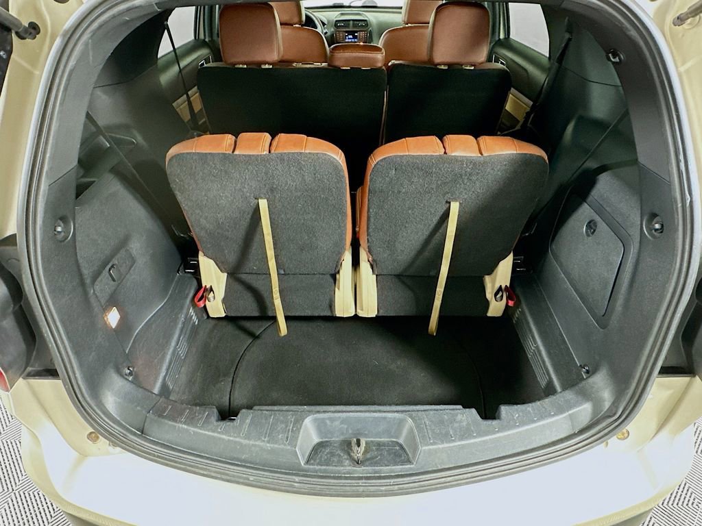 Used 2017 Ford Explorer XLT image 28