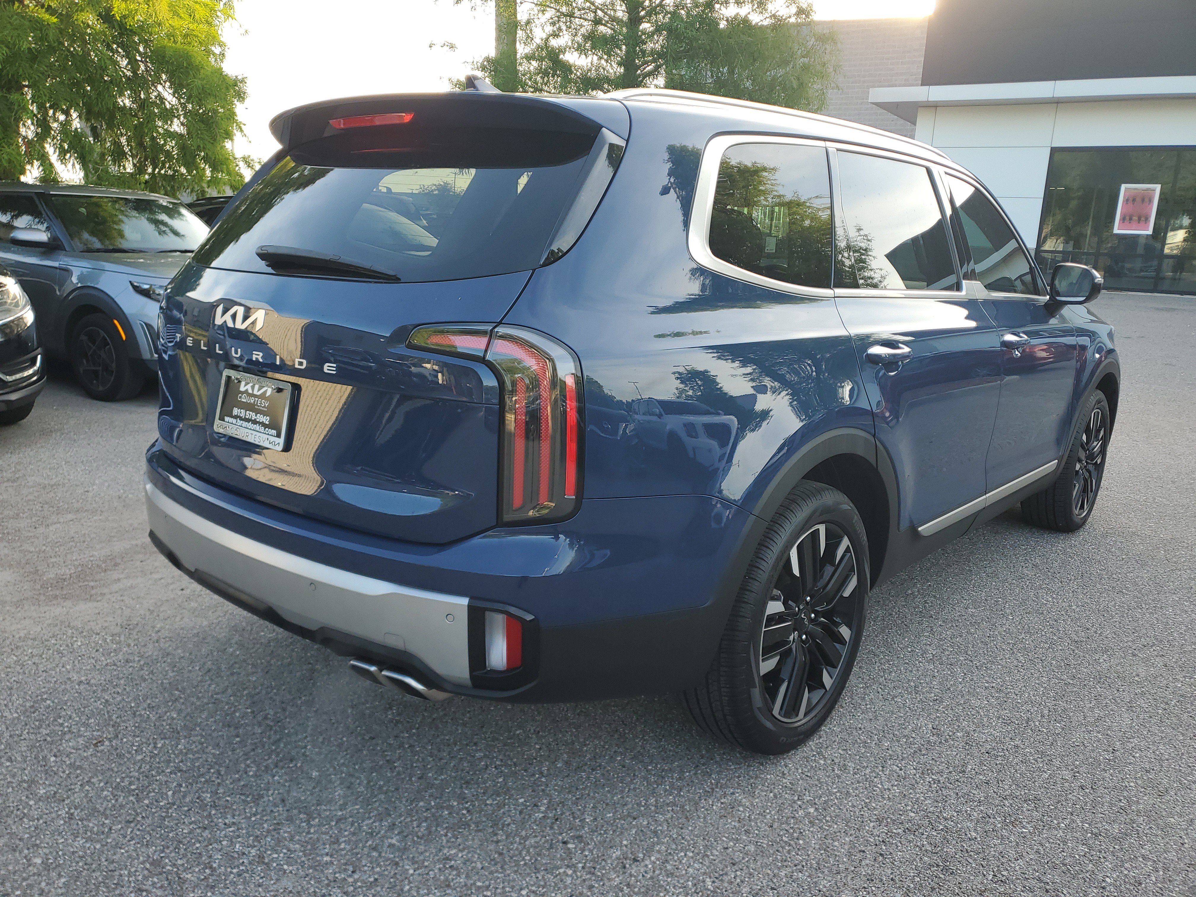 Used 2023 Kia Telluride SX FWD image 3