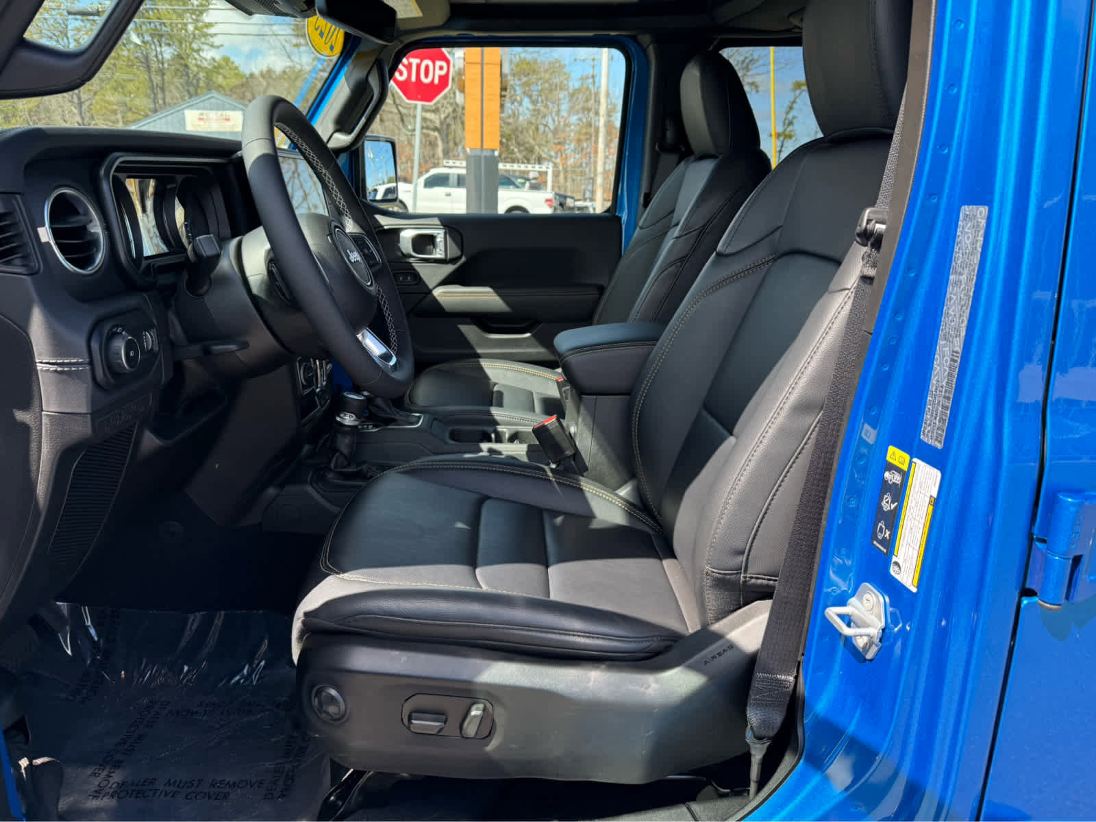 Used 2025 Jeep Wrangler Sahara w/ Safety Group image 16