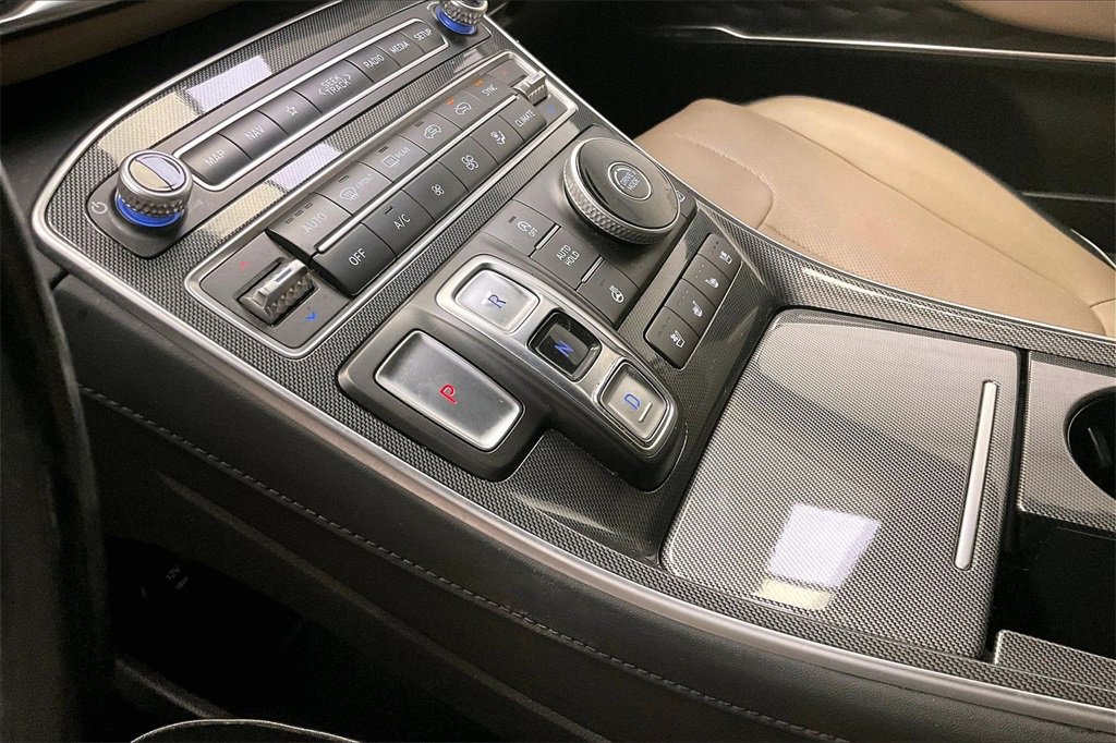 Used 2021 Hyundai Santa Fe Limited w/ Cargo Package image 16