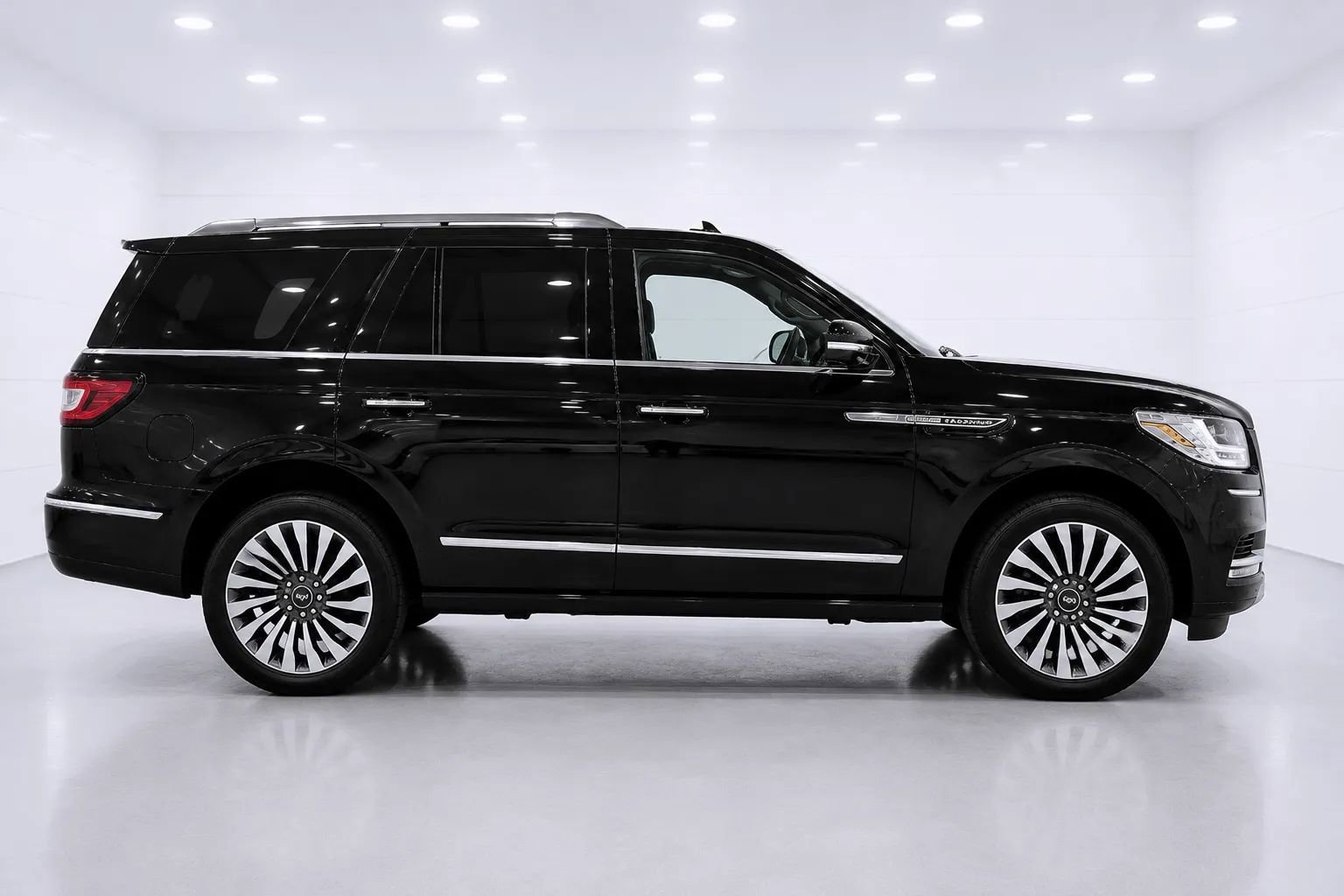 Used 2019 Lincoln Navigator Reserve AWD/4WD image 6
