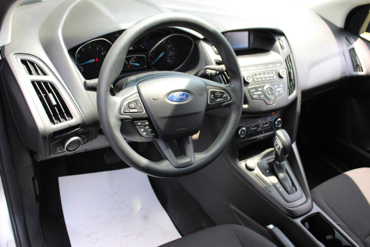Used 2018 Ford Focus SE FWD image 9