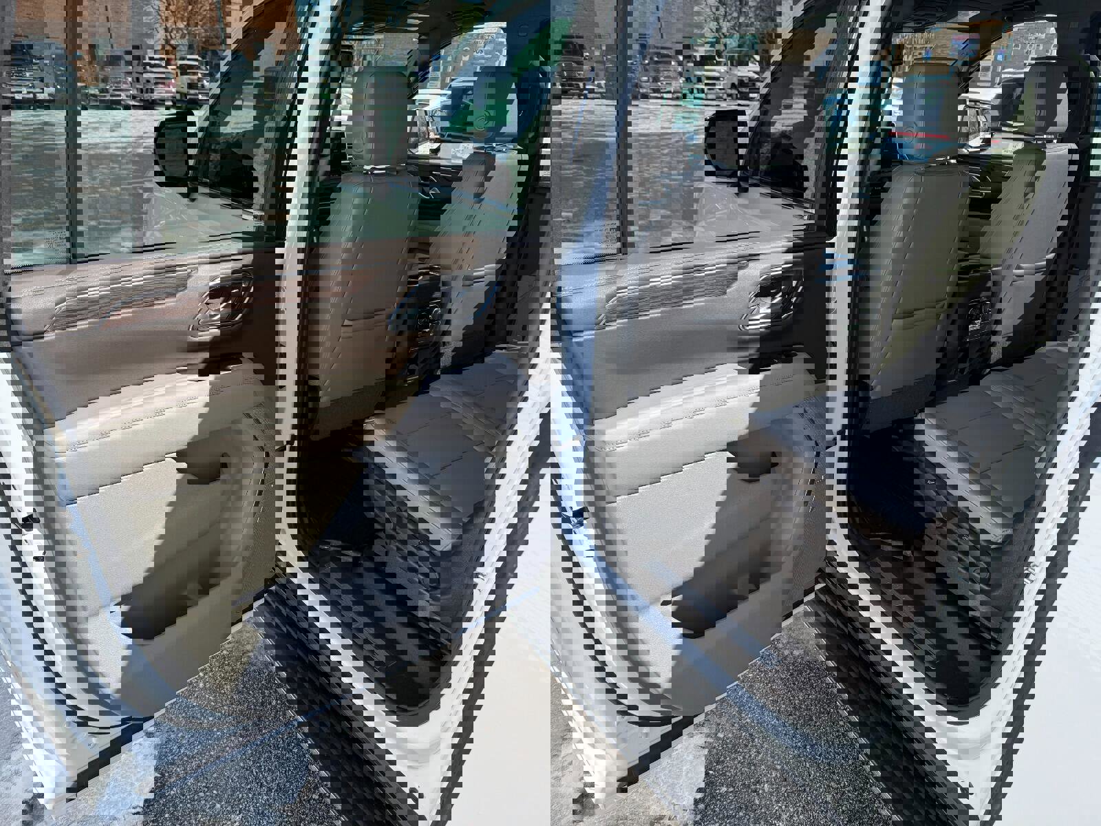 Used 2021 Chevrolet Suburban LT image 13