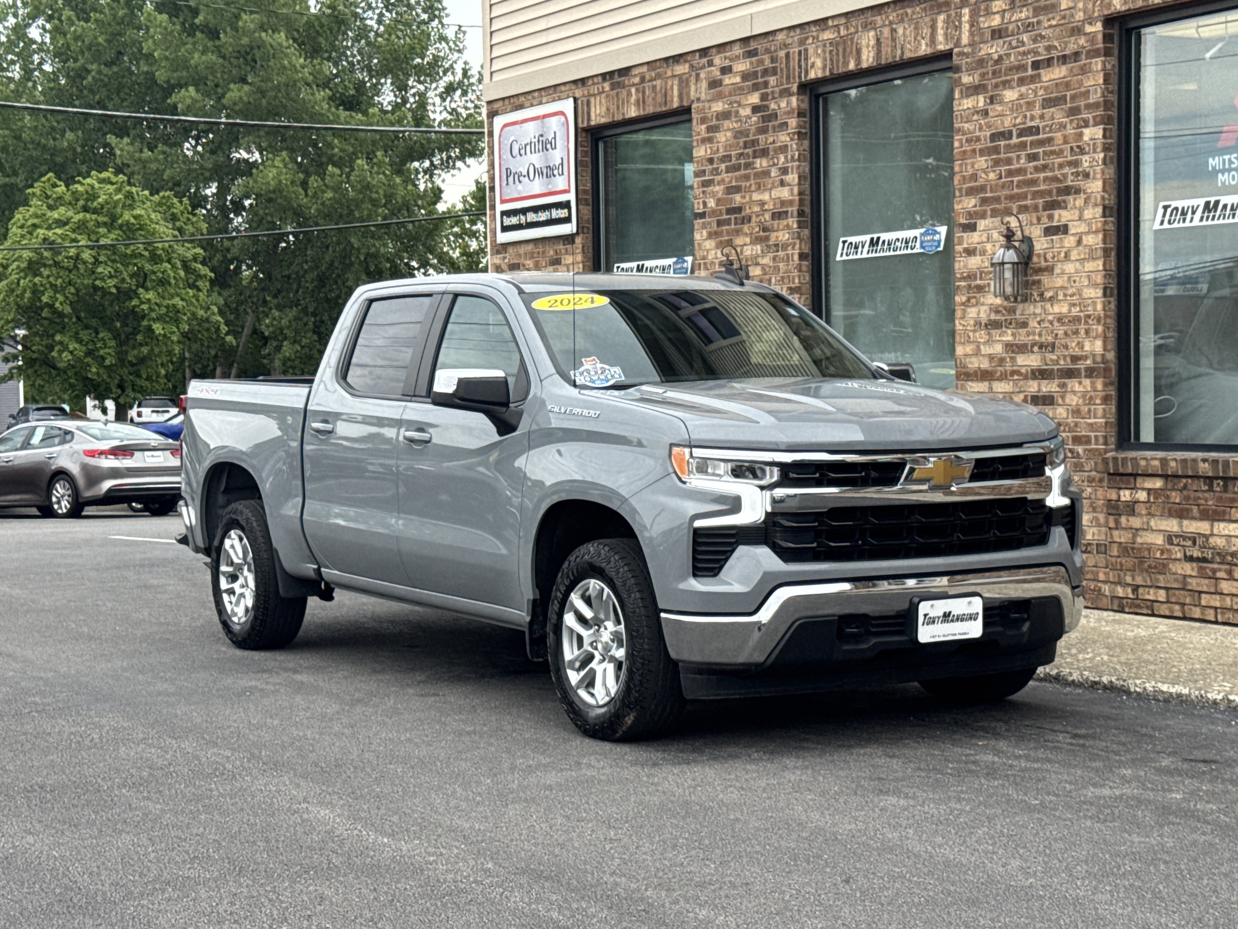 Used 2024 Chevrolet Silverado 1500 LT AWD/4WD image 7