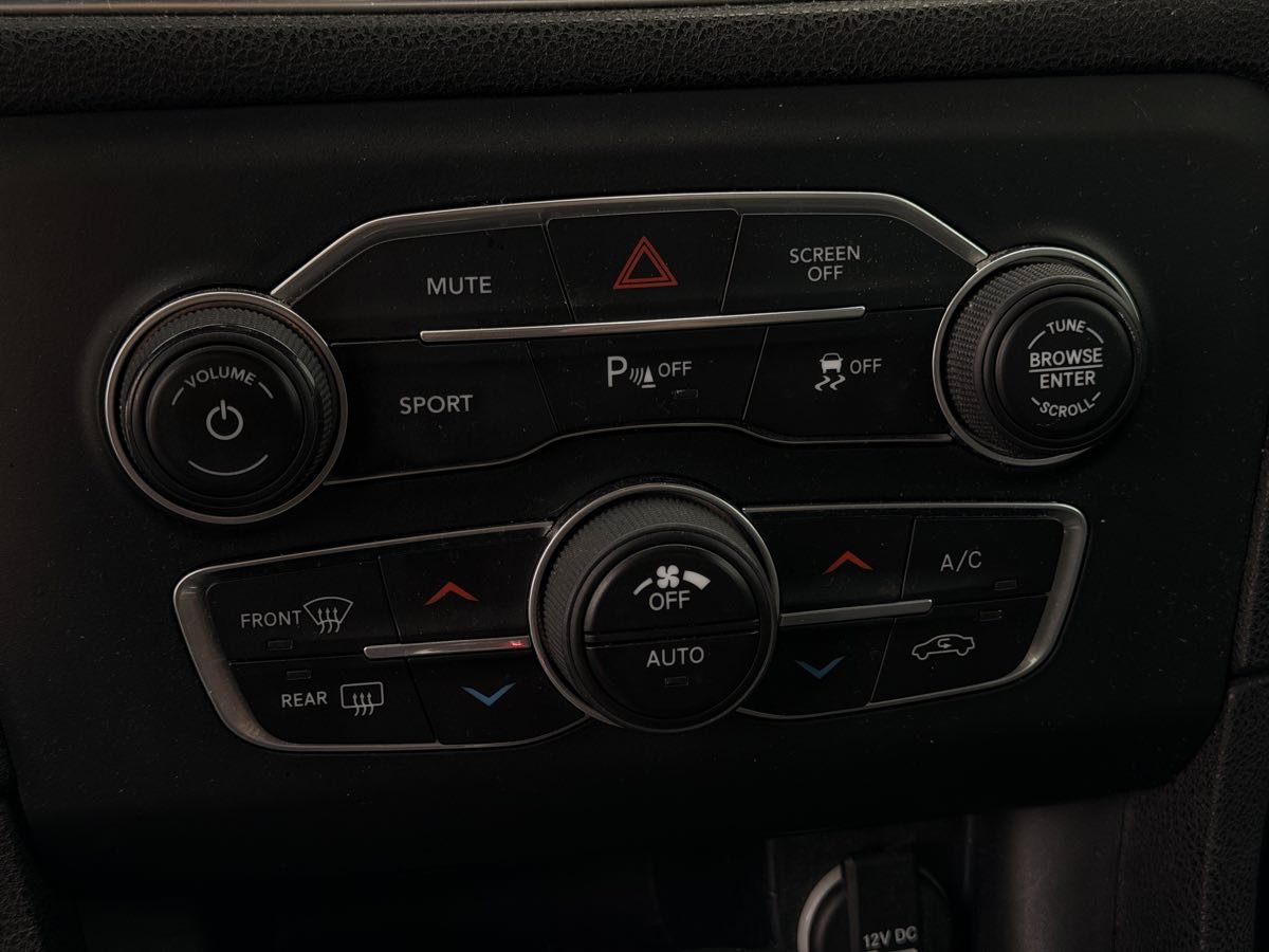 Used 2018 Dodge Charger R/T RWD image 18
