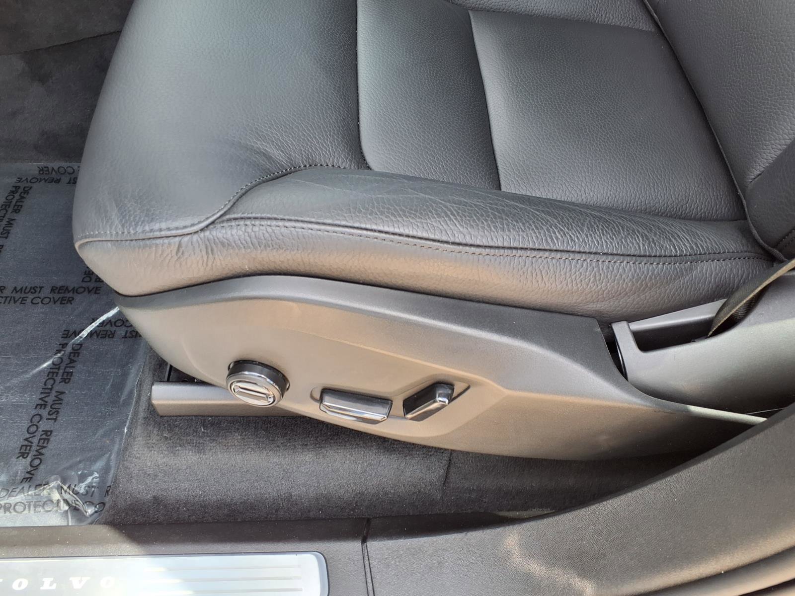 Certified 2024 Volvo XC90 B5 Plus w/ Protection Package Premier image 23