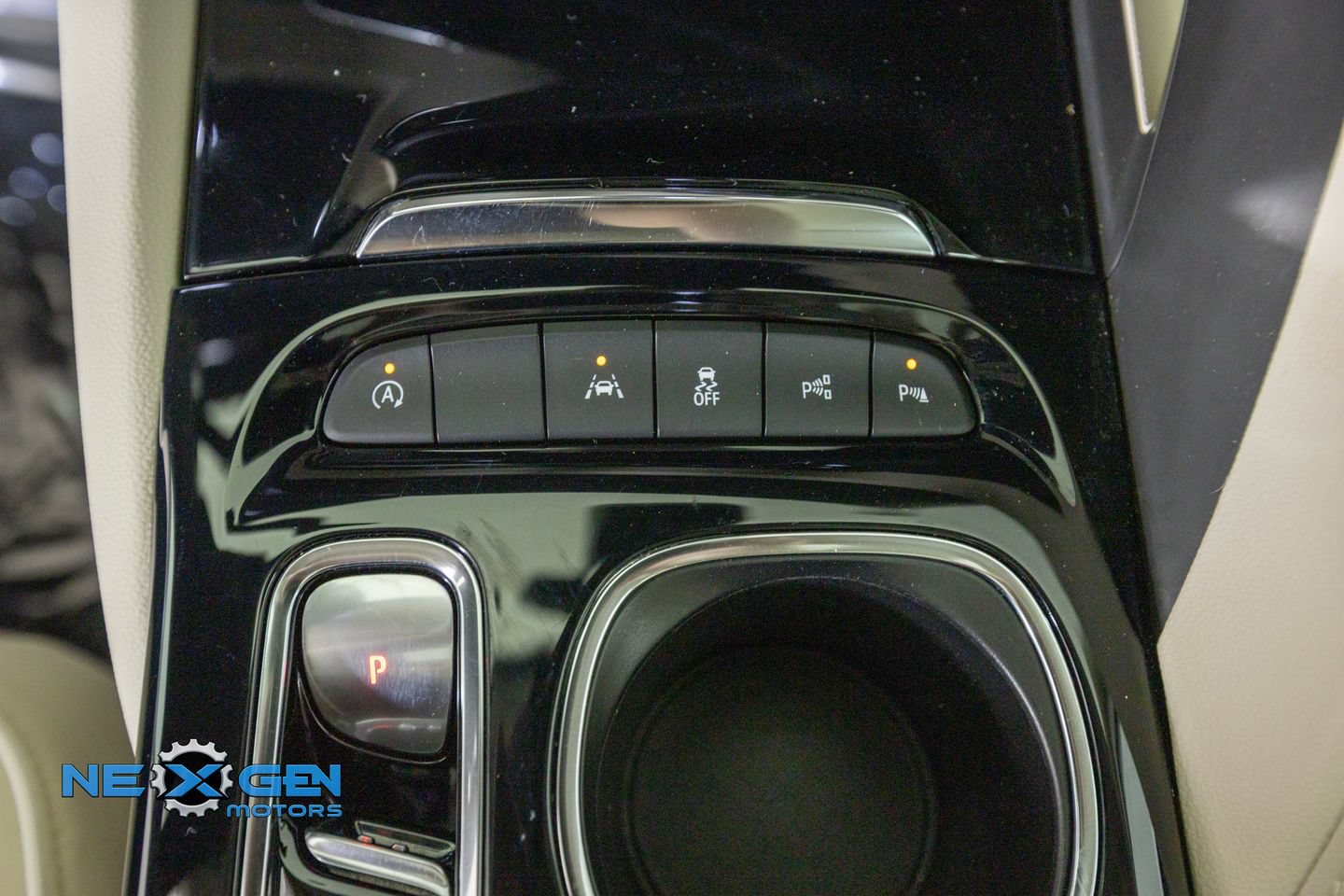 Used 2022 Buick Envision Avenir w/ Technology Package II FWD image 24