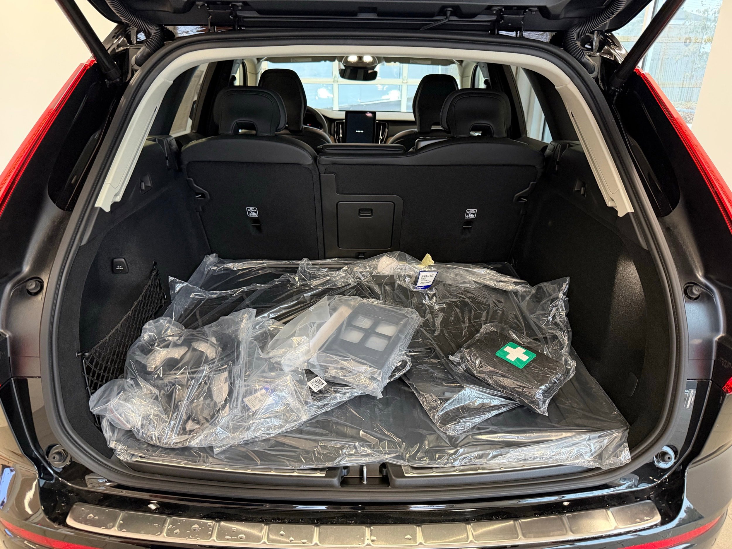 New 2026 Volvo XC60 T8 Ultra w/ Protection Package Premier image 30