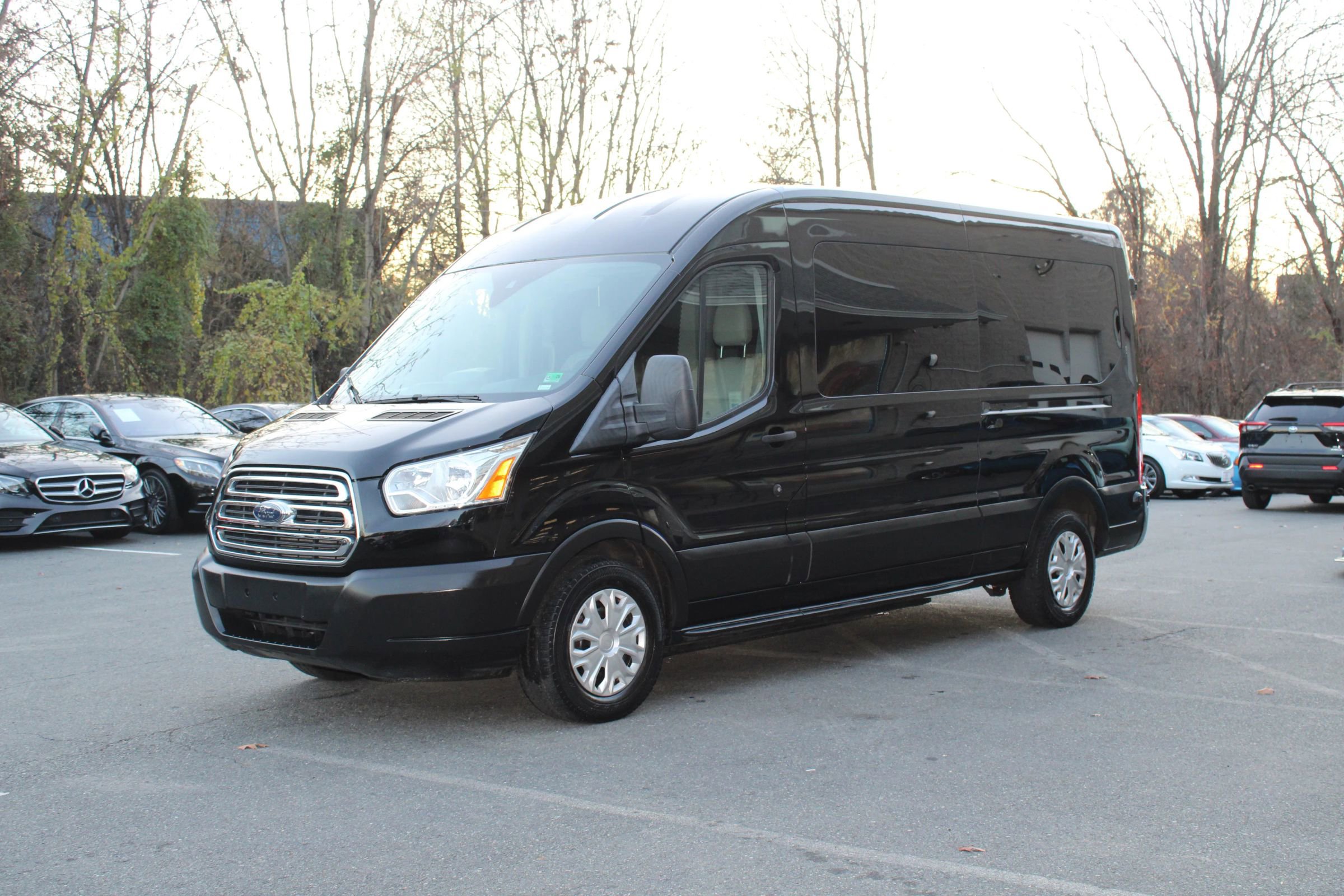 Used 2019 Ford Transit 350 XLT image 3