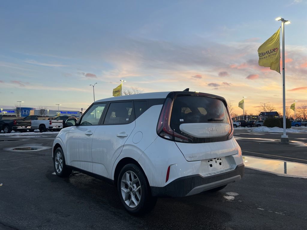 Used 2025 Kia Soul LX w/ LX Technology Package image 6