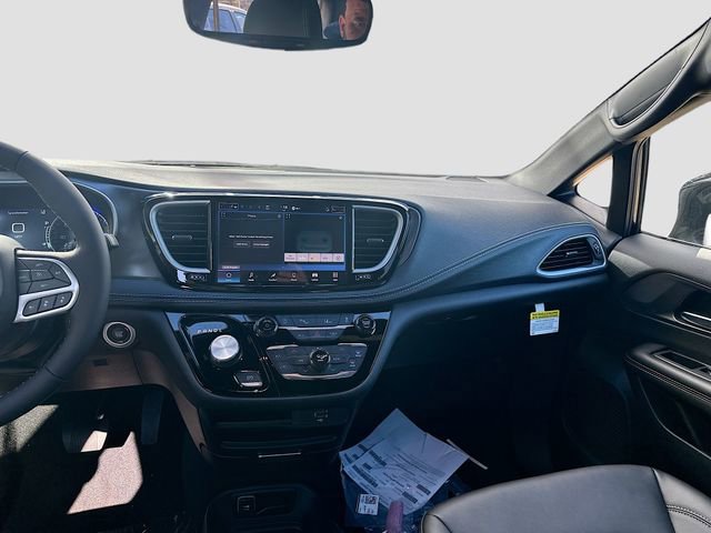 New 2026 Chrysler Pacifica Select image 24