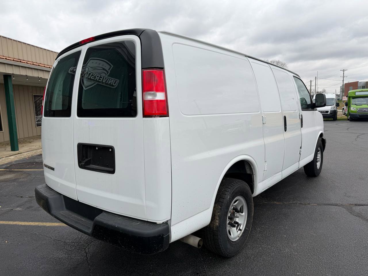 Used 2019 Chevrolet Express 2500 RWD image 3