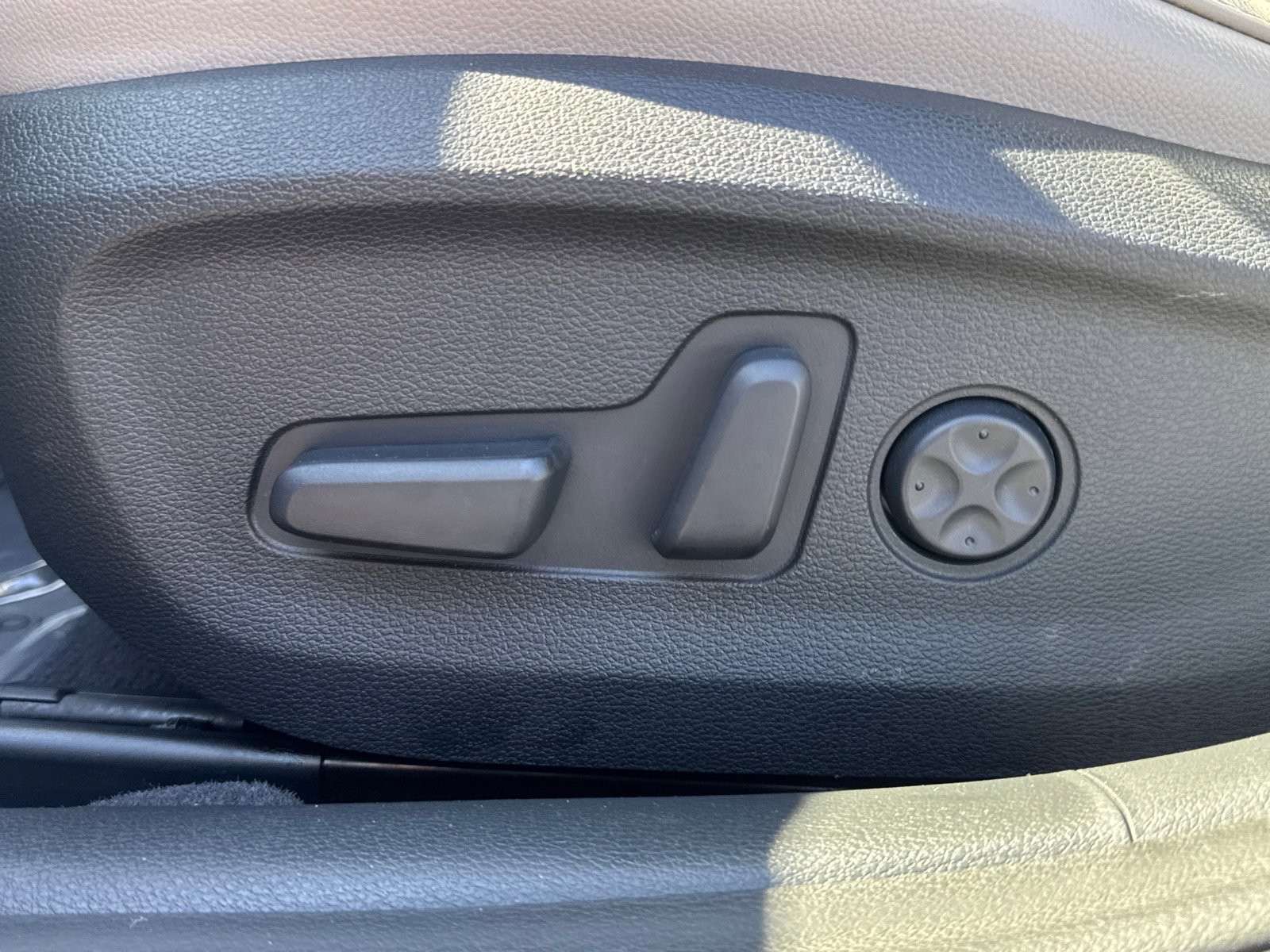 Used 2017 Hyundai Sonata Limited w/ Ultimate Package 04 FWD image 8