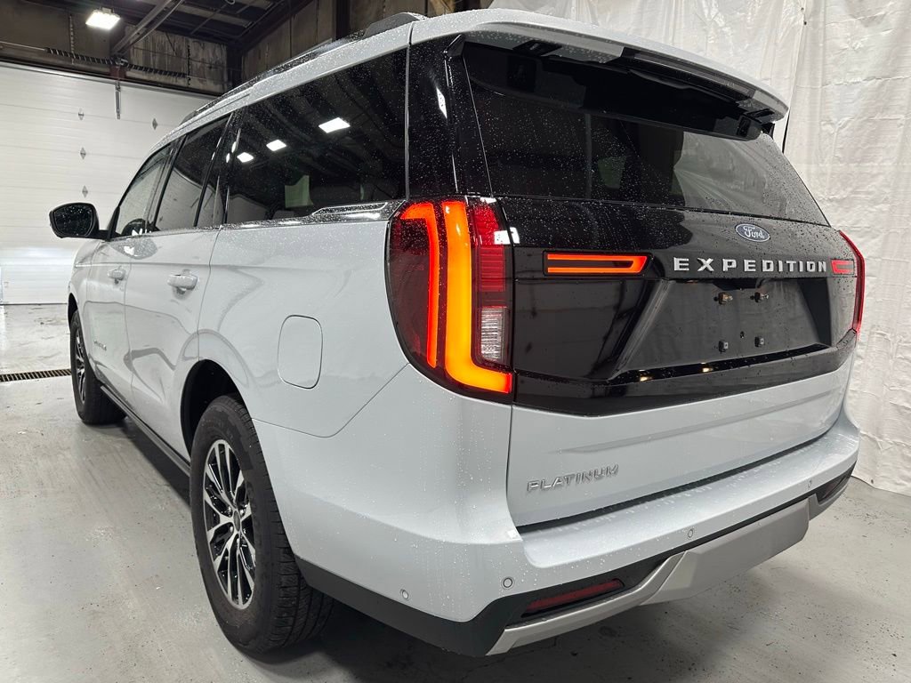 Used 2025 Ford Expedition Platinum image 5