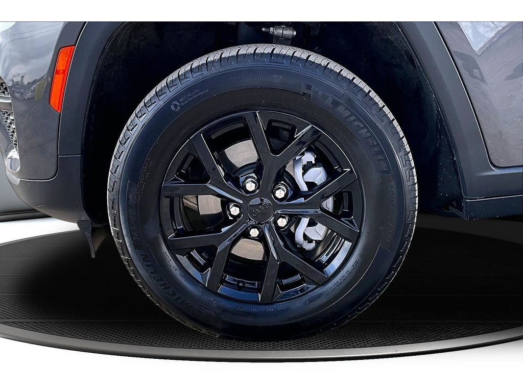 Certified 2025 Jeep Grand Cherokee Altitude image 10