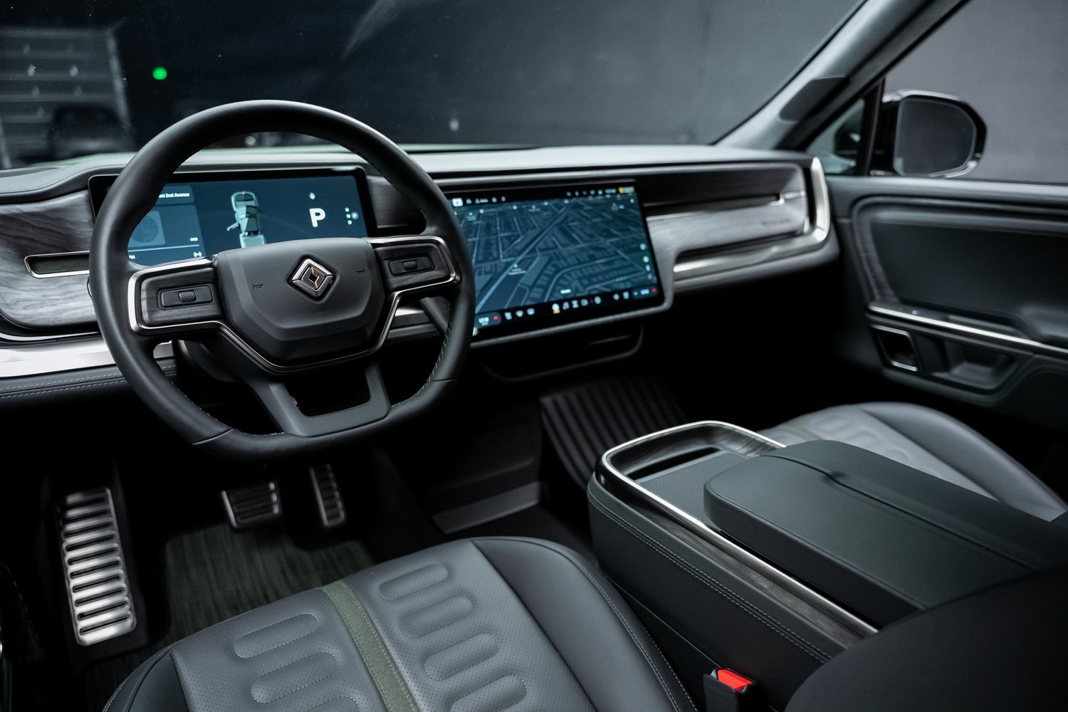 Used 2022 Rivian R1T Adventure image 2