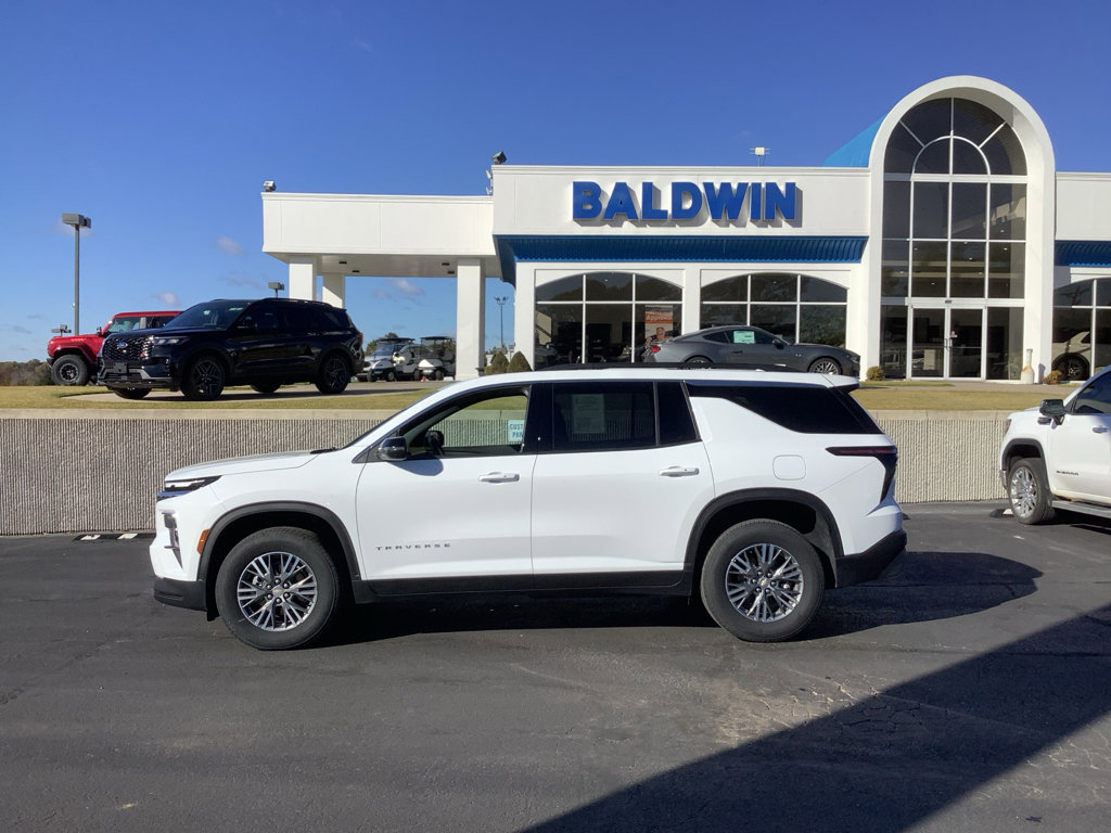 Used 2025 Chevrolet Traverse LT image 4