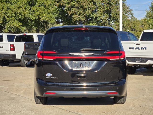 Used 2024 Chrysler Pacifica Touring-L FWD image 6