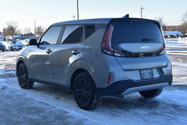 Used 2023 Kia Soul LX image 10