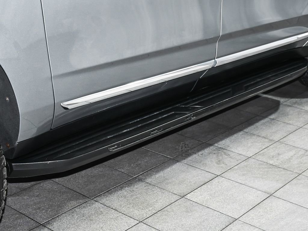 Used 2023 GMC Yukon XL SLT w/ SLT Premium Package image 85