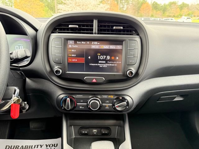 Used 2025 Kia Soul LX FWD image 18