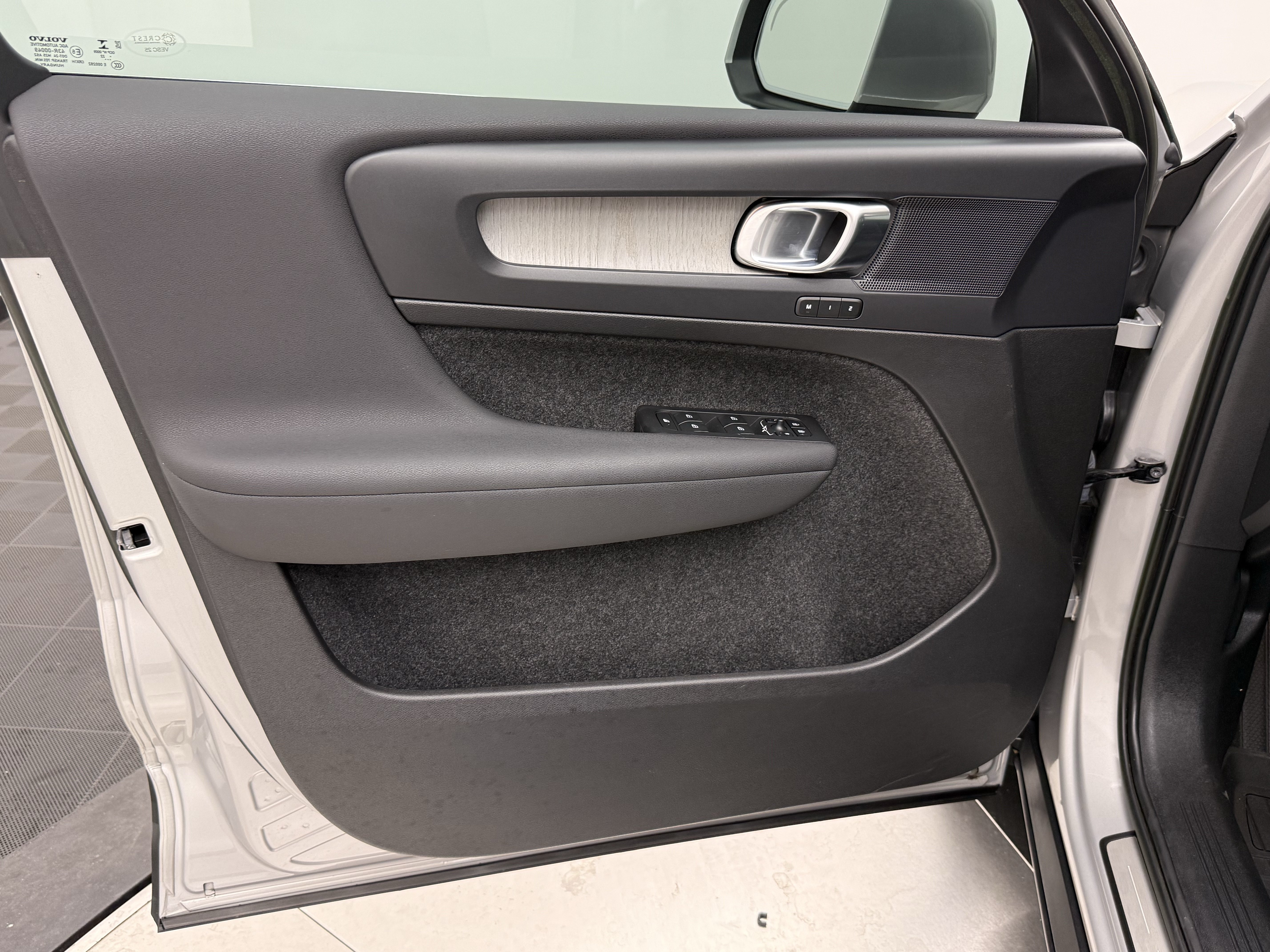 Certified 2023 Volvo XC40 B5 Plus w/ Driver Assist Package AWD/4WD image 10