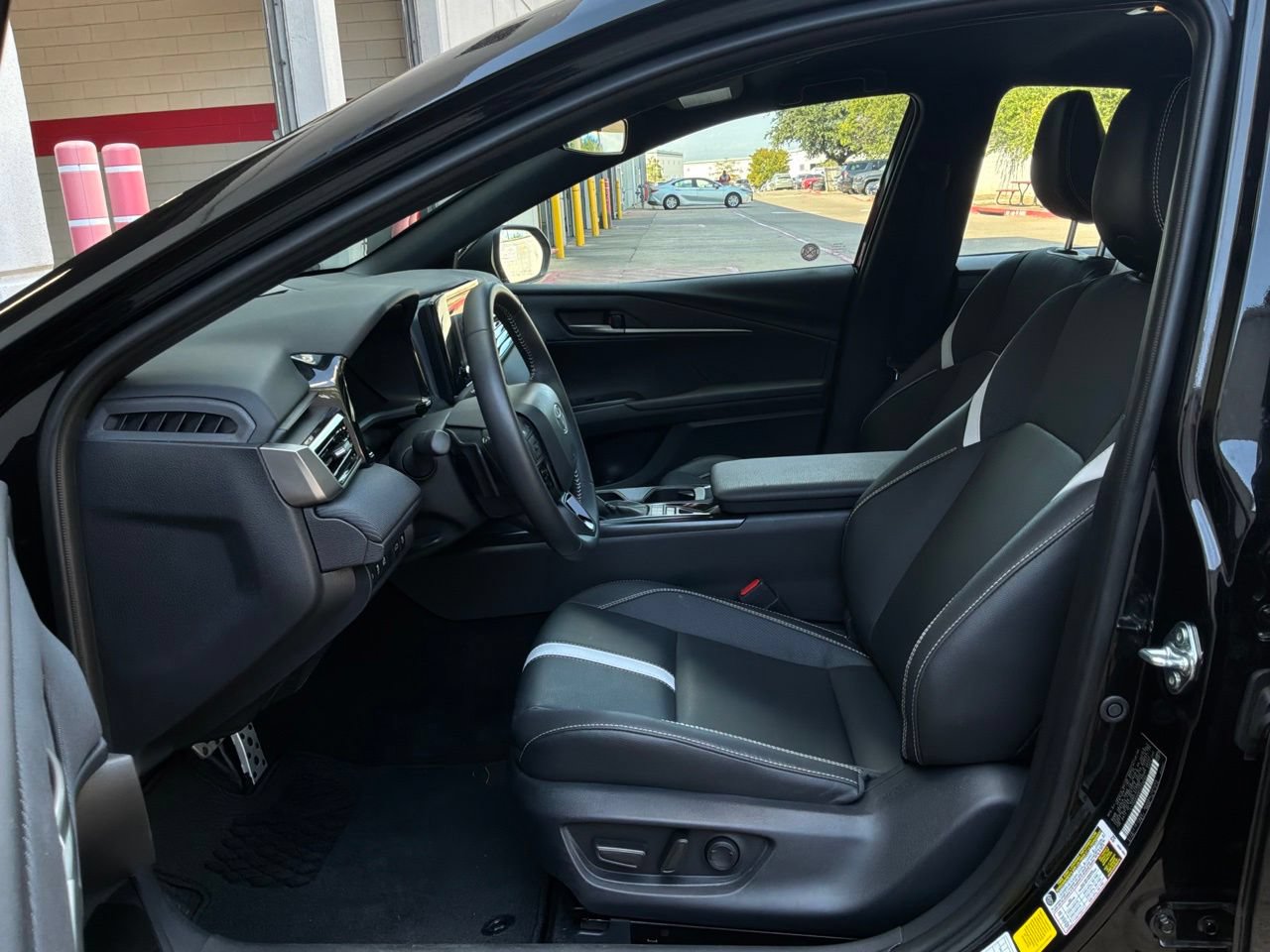 Used 2026 Toyota Camry SE FWD image 10