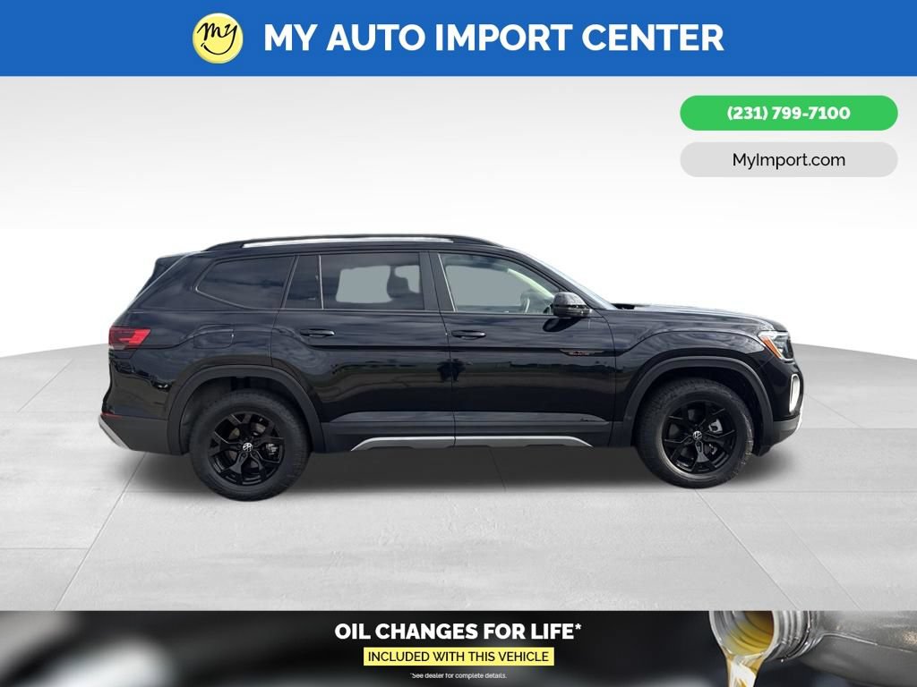 Used 2025 Volkswagen Atlas Peak Edition SE AWD/4WD image 7