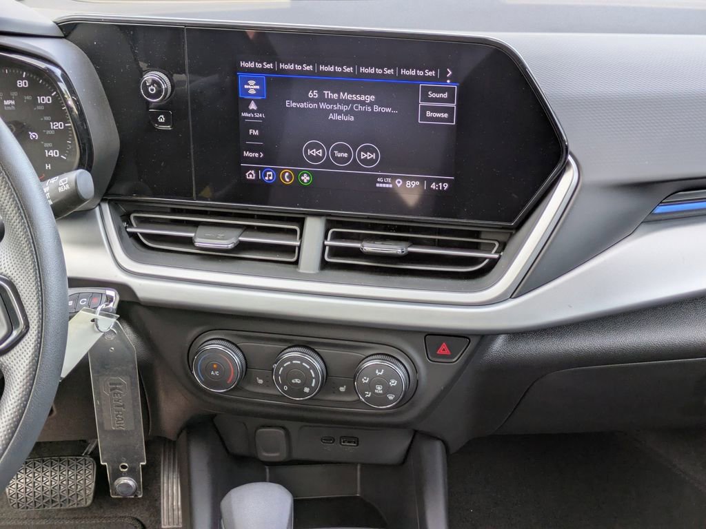 Used 2025 Chevrolet Trax LS w/ LS Convenience Package image 18