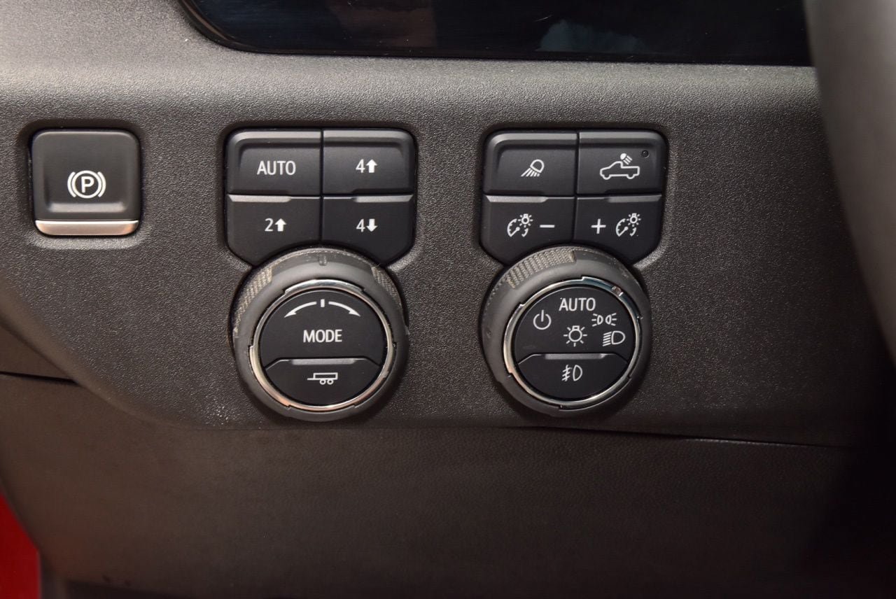 Used 2025 Chevrolet Silverado 1500 LTZ AWD/4WD image 26