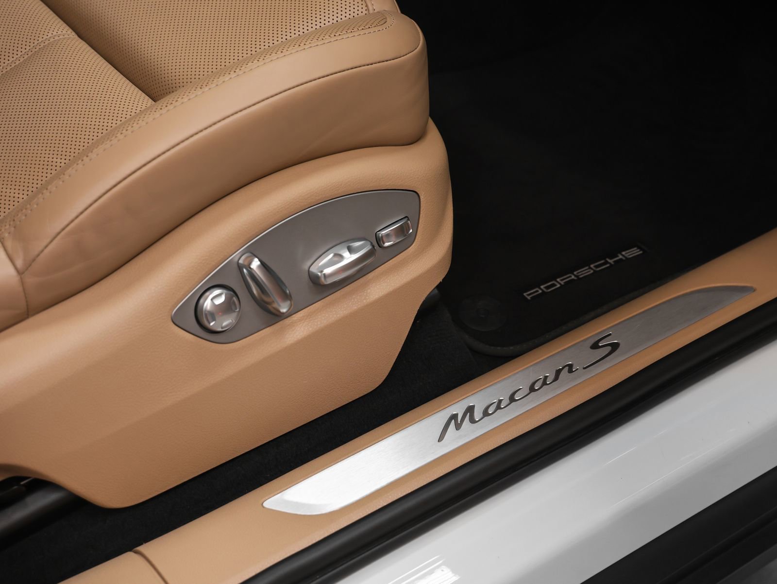 Certified 2021 Porsche Macan S image 22