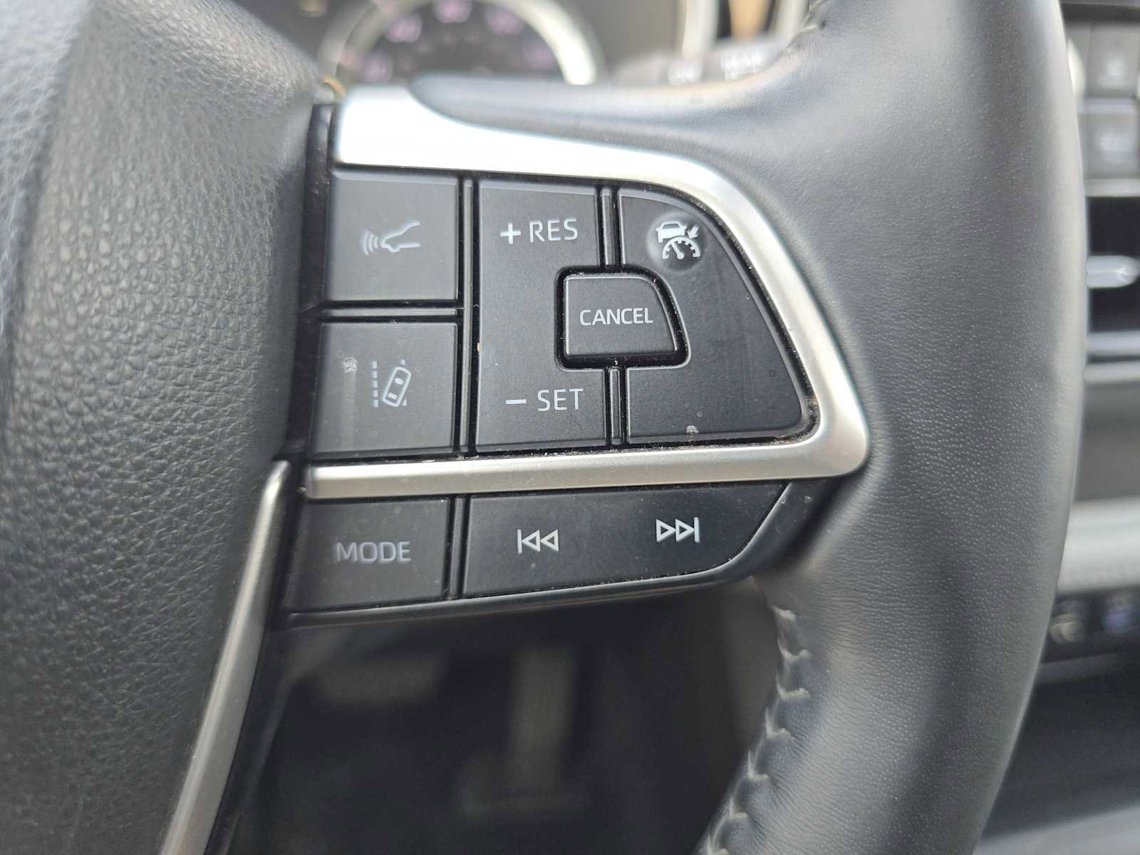 Used 2022 Toyota Highlander XLE image 30