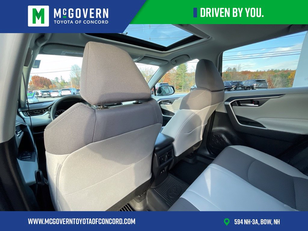 Used 2021 Toyota RAV4 XLE w/ Convenience Package AWD/4WD image 18