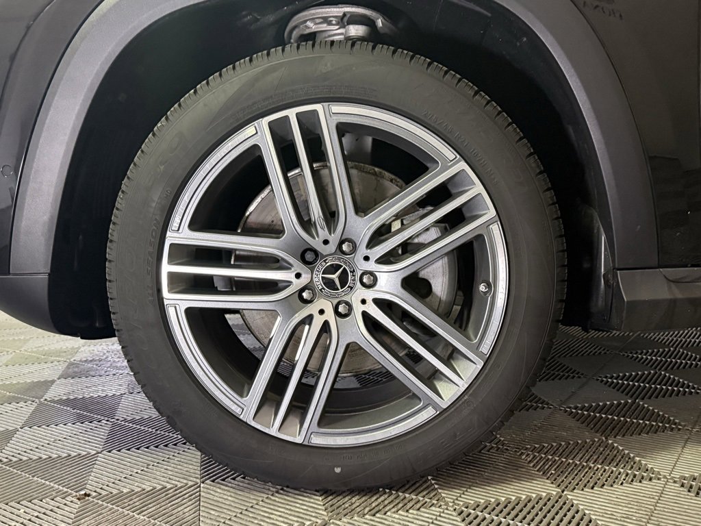 Used 2025 Mercedes-Benz GLS 450 4MATIC image 9