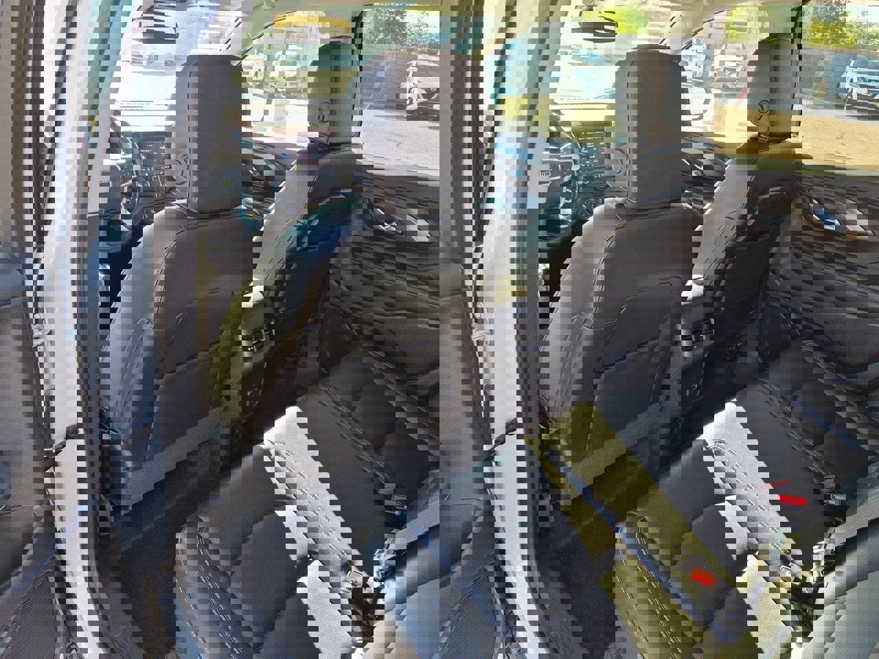 Used 2024 GMC Terrain SLT image 17