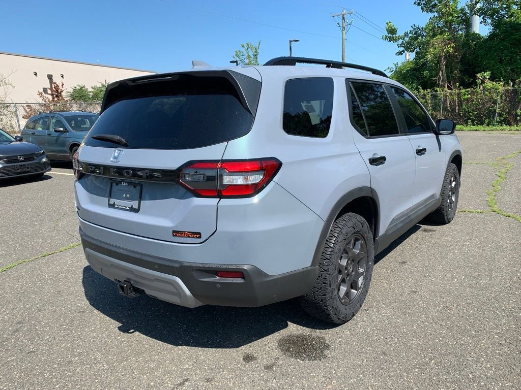 Used 2025 Honda Pilot TrailSport image 3