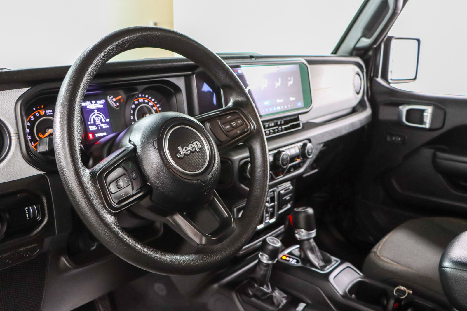 Used 2025 Jeep Gladiator Sport image 22