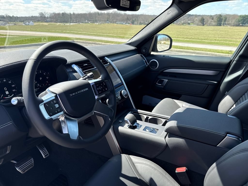 New 2026 Land Rover Discovery Dynamic SE AWD/4WD image 11
