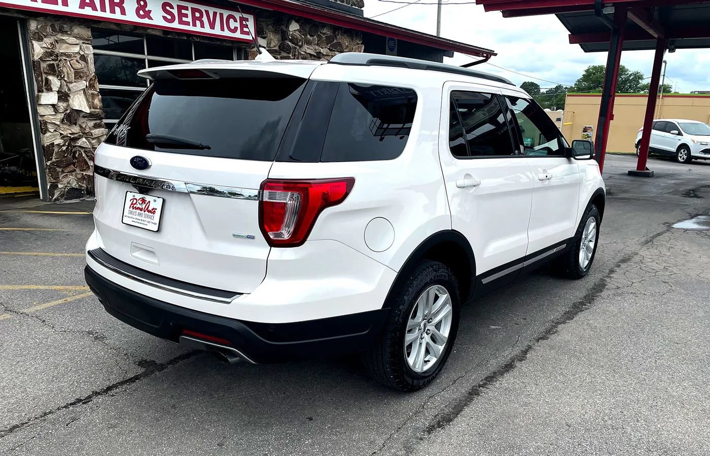 Used 2018 Ford Explorer XLT w/ Equipment Group 202A AWD/4WD image 7