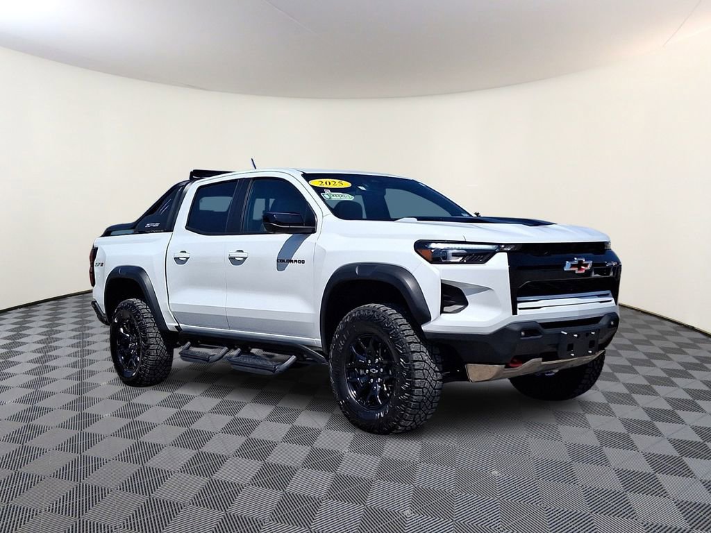 Used 2025 Chevrolet Colorado ZR2 w/ Midnight Edition image 1