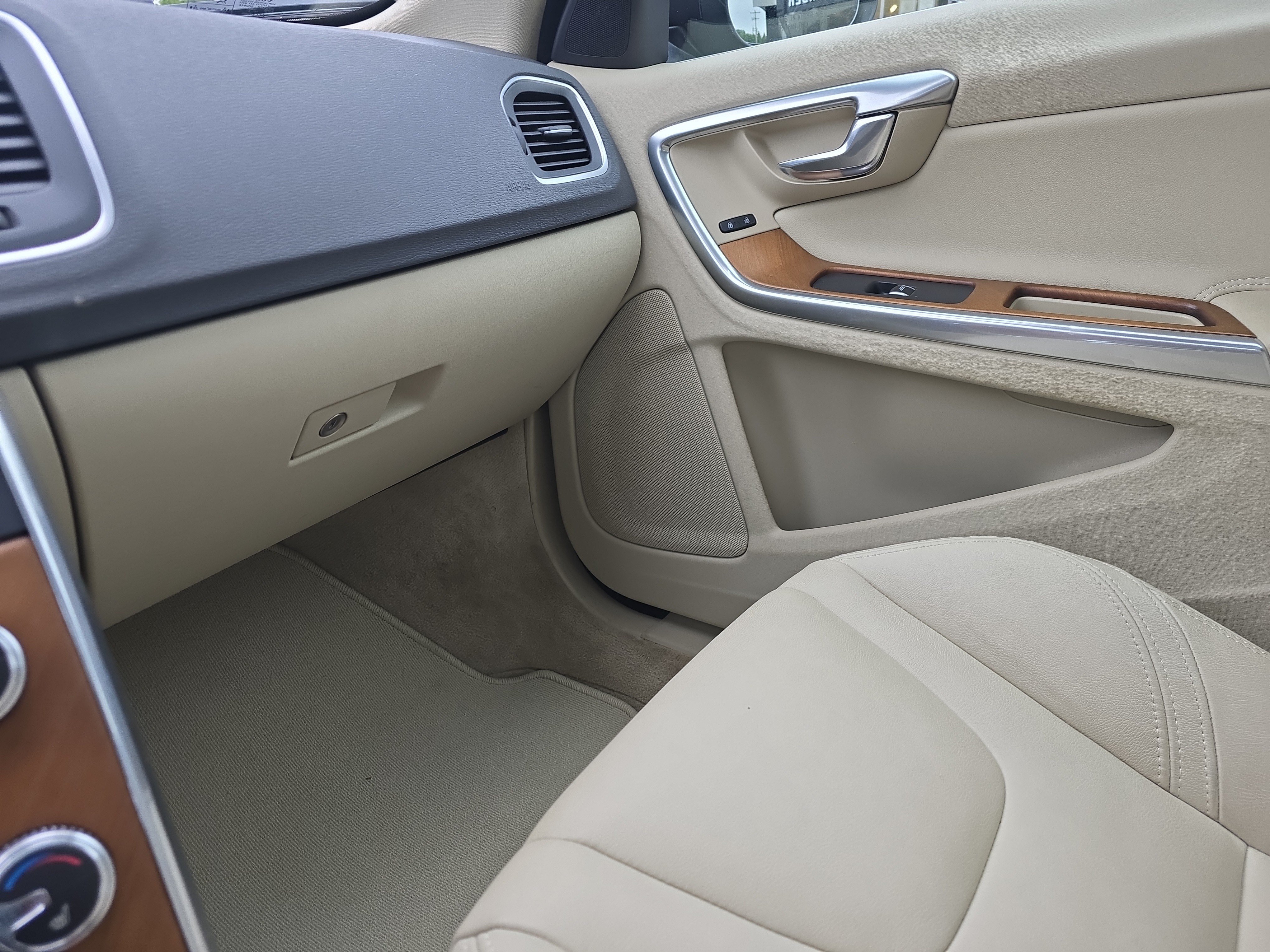 Used 2016 Volvo S60 T5 Inscription Platinum FWD image 35