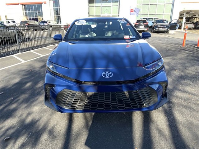 Used 2025 Toyota Camry SE image 3