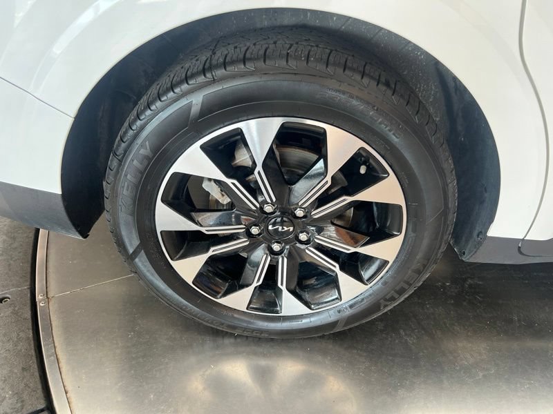 Certified 2023 Kia Carnival EX FWD image 10